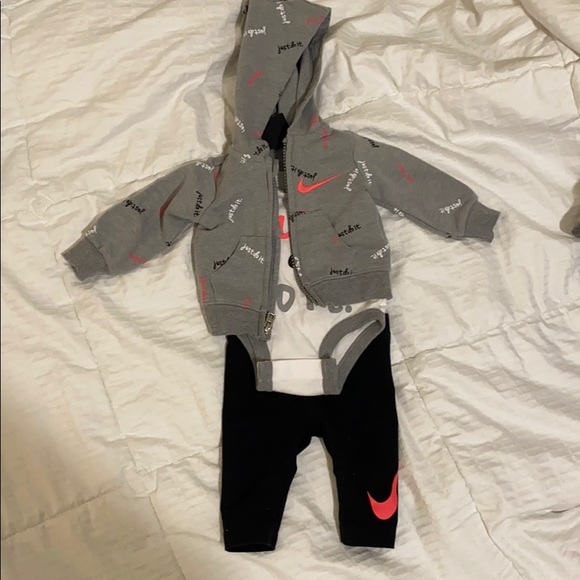 Newborn original Nike bundle of 3 - Picture 2 of 8